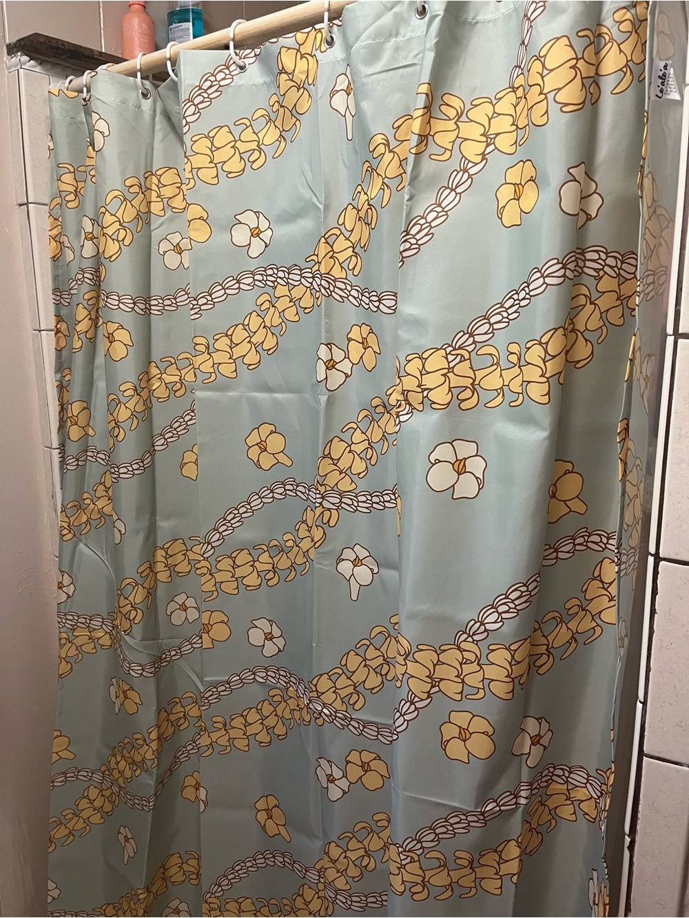 NWT exclusive, HAWAII Le’ale’a Floral leis Shower Curtain Set, 12 roller hooks. - Picture 2 of 4